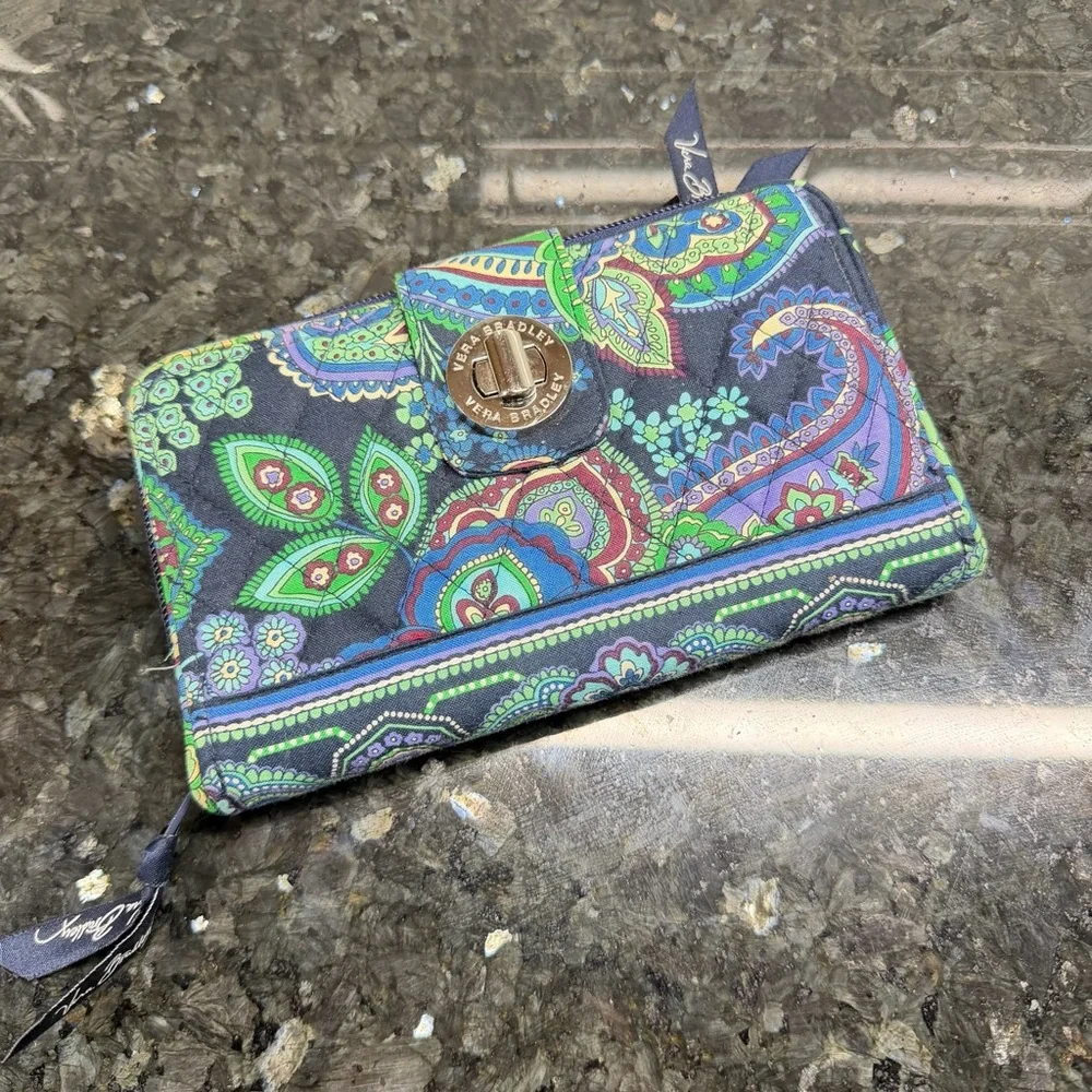 NWOT Vera Bradley Retired Pattern Turn Lock Wallet Blue/Green Paisley Print - Picture 4 of 6